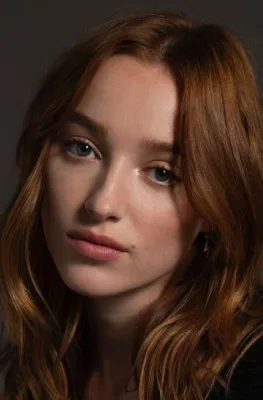 Фиби Дайневор