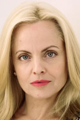 Мена Сувари