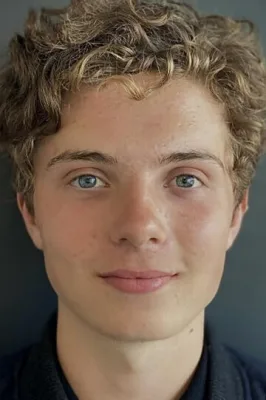 Роман Гриффин Дэвис